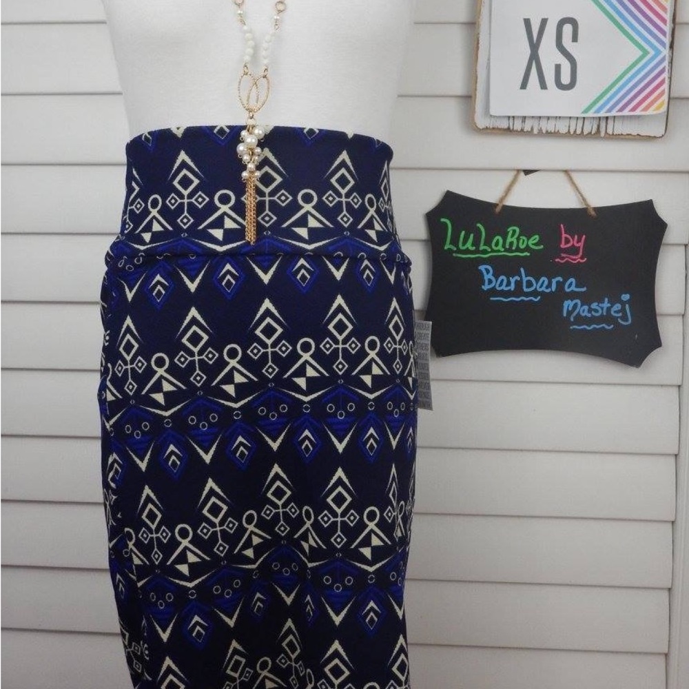 NWT- LuLaRoe Cassie skirt-size xs